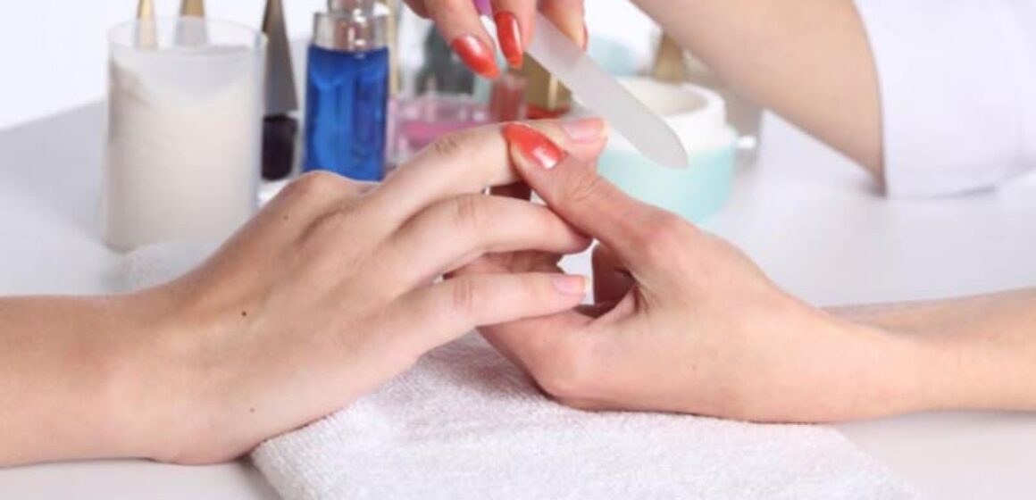 What does Mei Jia 美甲 mean in Chinese