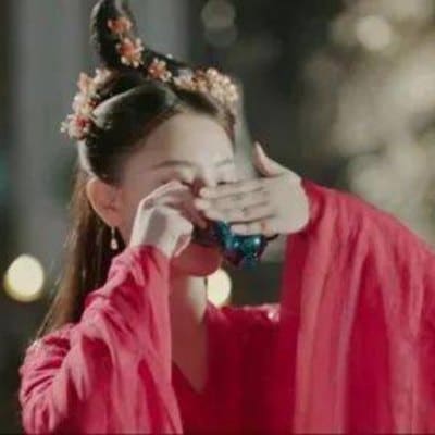 cover face while drinking in chinese culture