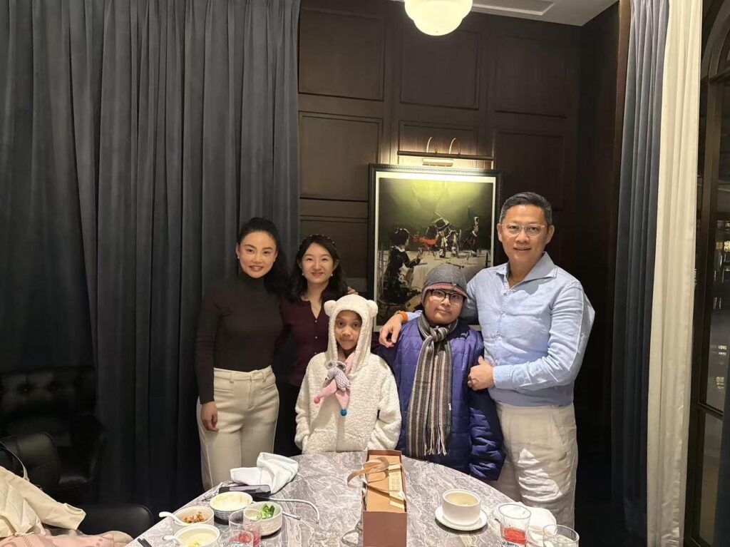 Jimmy, Elijah, Naomi with GoEast mandarin's chinese teacher and lc